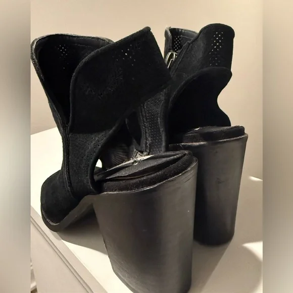 STEVE MADDEN Black Suede Perforated Ankle Boots w/ 4” Block Heel - Size 8-1/2 - Picture 12 of 13